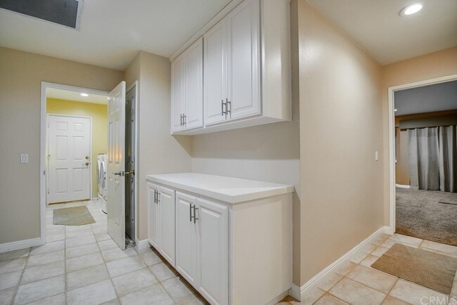 Building Photo - 7380 Live Oak Dr