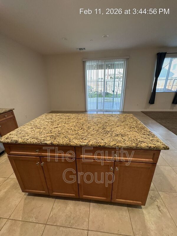 Building Photo - 4418 W Robin Ave