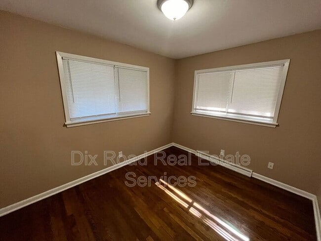 Building Photo - 921 Millikin St