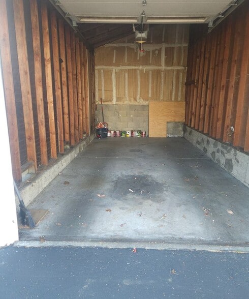 Building Photo - 8711 Mountain Blvd