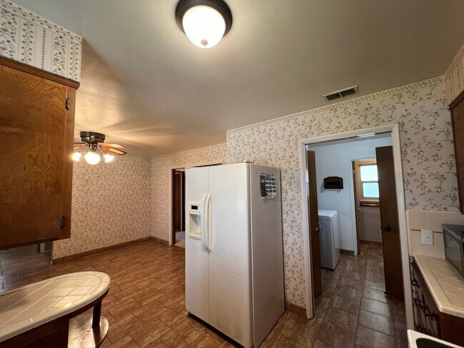 Building Photo - 723 S California St