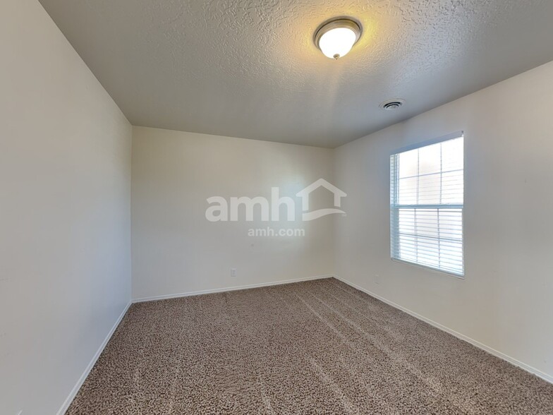 Building Photo - 895 E Folgado Ct