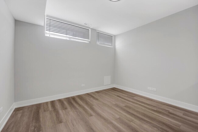 Building Photo - 2142 S Fairfield Ave