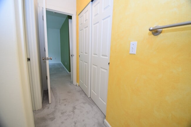 Building Photo - 432 NE 57th Ave