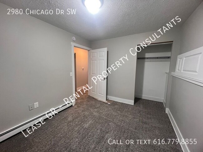 Building Photo - One Bedroom - Remodeled Apartment in Grand...