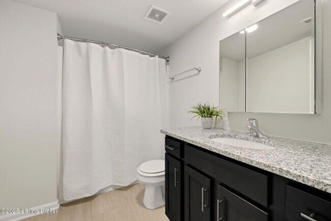 Building Photo - Updated Crescent hills Condo 2 bed/2 bath