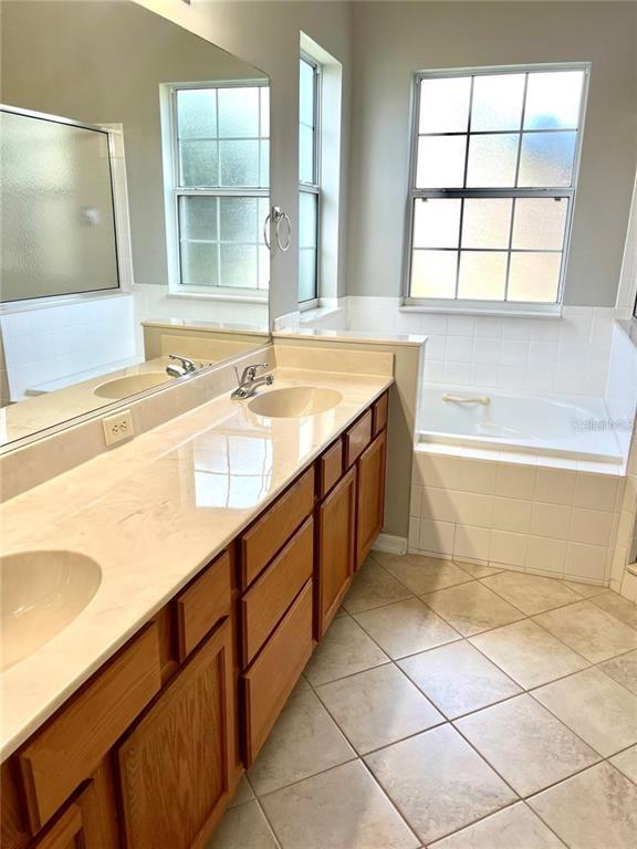 Building Photo - 5634 Belle Terre Dr