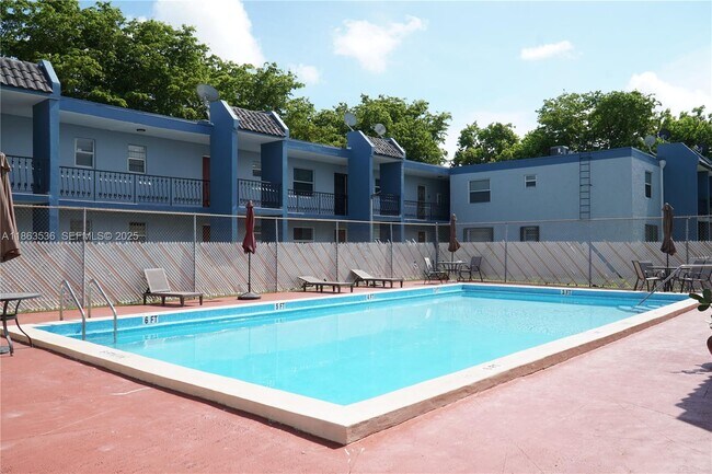 Building Photo - 145 SW 30th Ct