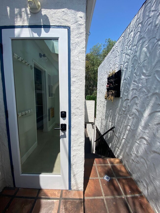Building Photo - Elegant, Multilevel 3 Bedroom 2 Bathroom in Hillcrest / North Park with Outdoor Space