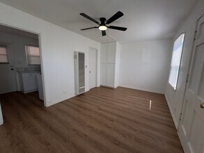 Building Photo - 737 W Vernon Dr
