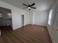Building Photo - 737 W Vernon Dr