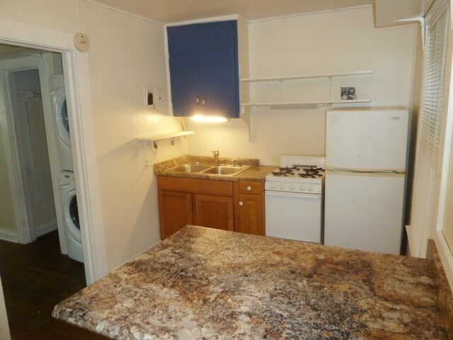 Building Photo - Location Location Location! 1br duplex on McCauley St. just blocks to UNC, close to campus!