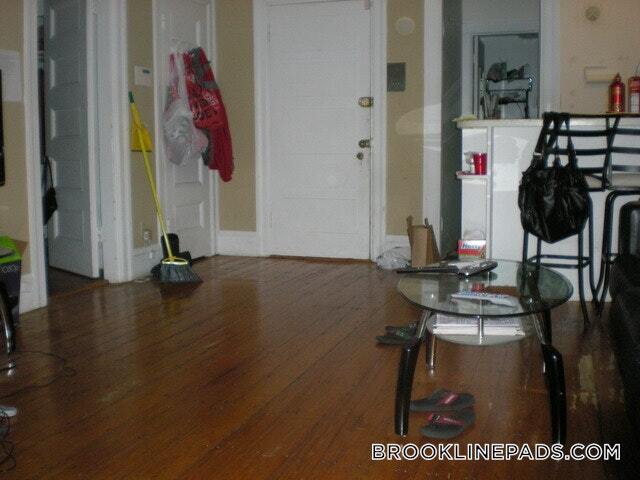 Building Photo - 1069 Beacon St