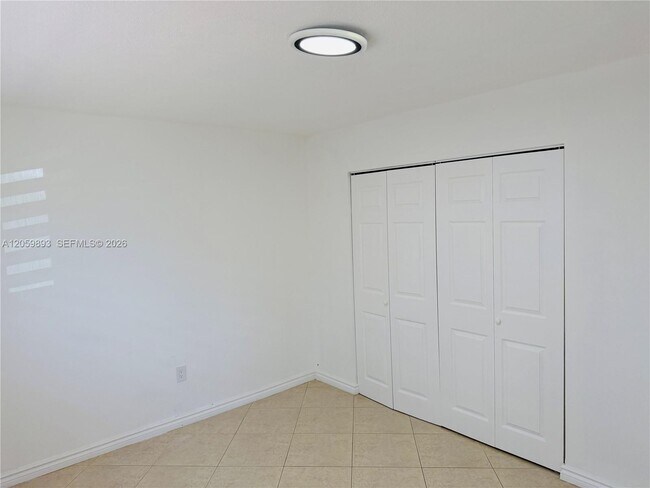 Building Photo - 1100 W 35th St