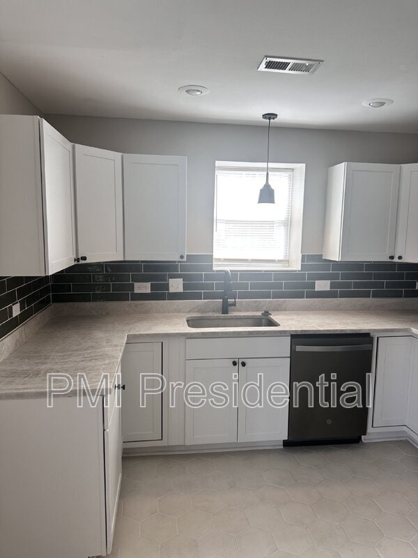 Building Photo - 1507 Foster Rd