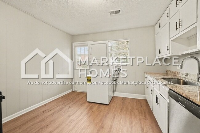 Building Photo - 5713 Alabama St SW