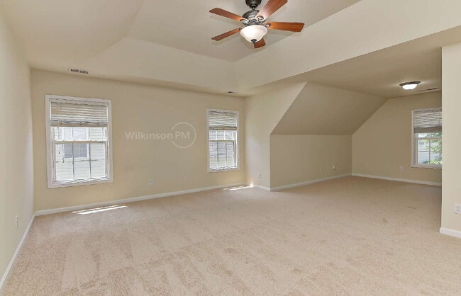 Building Photo - Luxurious 5 Bedroom 3.5 Bathroom for Rent ...