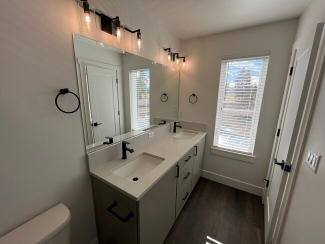 Building Photo - New Construction Townhome in Sisters