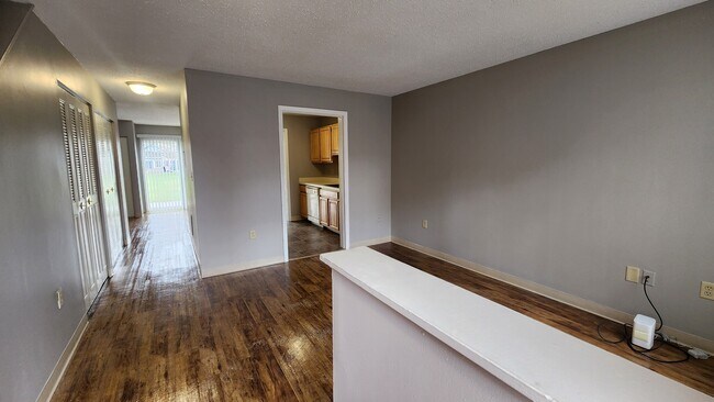 Building Photo - 102 North Point Dr