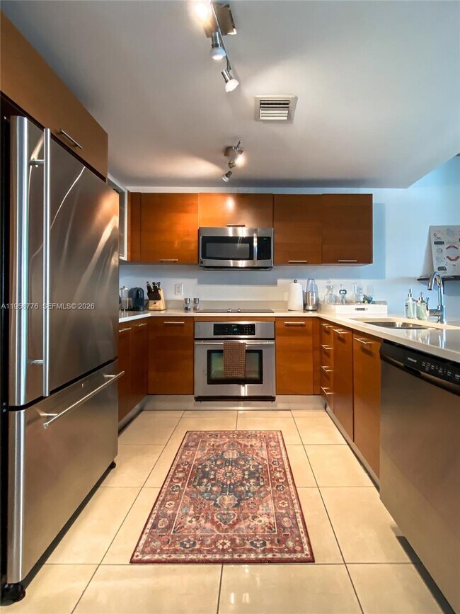 Building Photo - 3250 NE 1st Ave