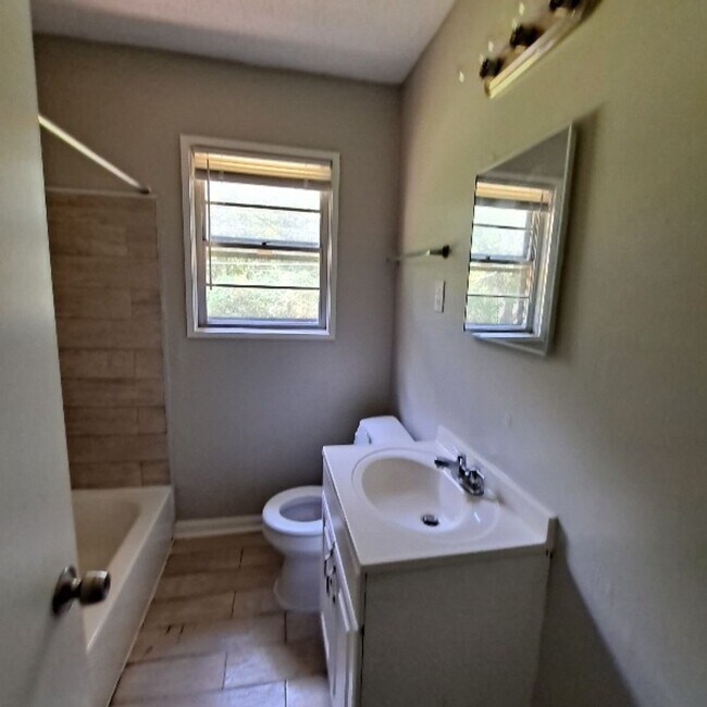 Building Photo - 3453 Madewell St