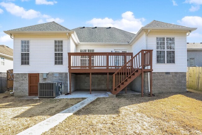 Building Photo - 721 Shandale Dr