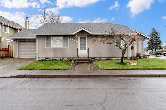 Building Photo - Large 2 bedroom 2 bathroom duplex with garage! $500 OFF YOUR FIRST MONTH’S RENT!