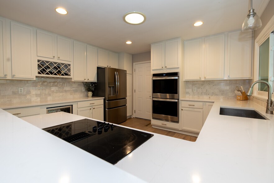 Building Photo - 3808 W 83rd Ter