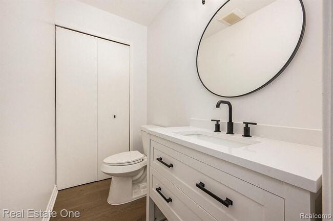 Building Photo - 4910 Chipman Dr