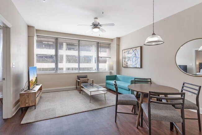 Building Photo - 925 Common St