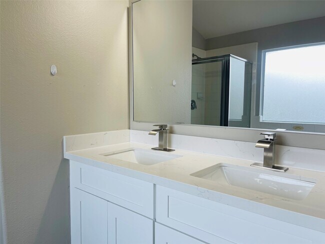 Building Photo - 2111 Castle Gardens Ln