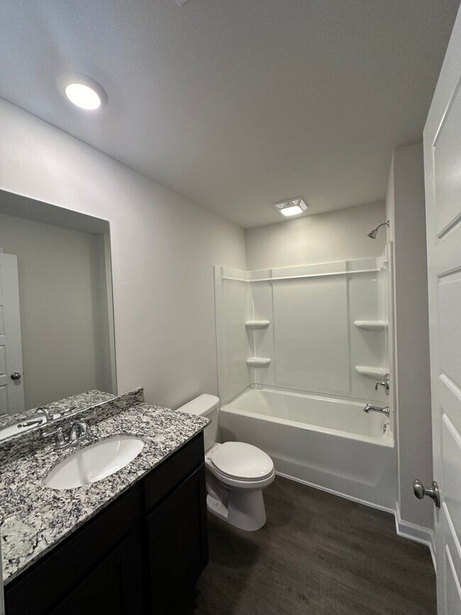 Building Photo - Rivers Landing Subdivision 3 bedroom 2 Bat...