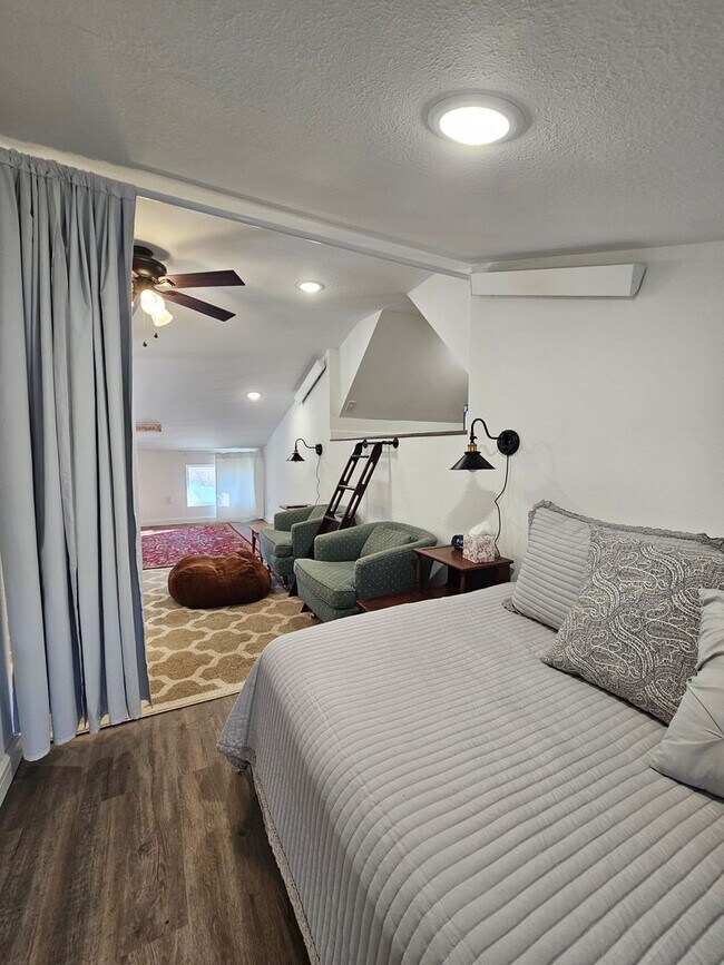 Building Photo - 1 BED | PLUS LOFT AREA | 1.5 BATH | FURNISHED | APARTMENT | RAPID VALLEY