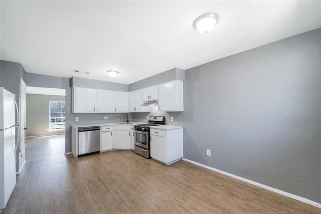 Building Photo - 4900 E Stassney Ln