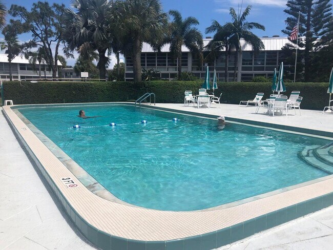 Building Photo - 2929 SE Ocean Blvd