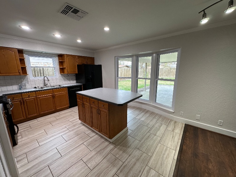 Building Photo - 7934 Grandridge Dr