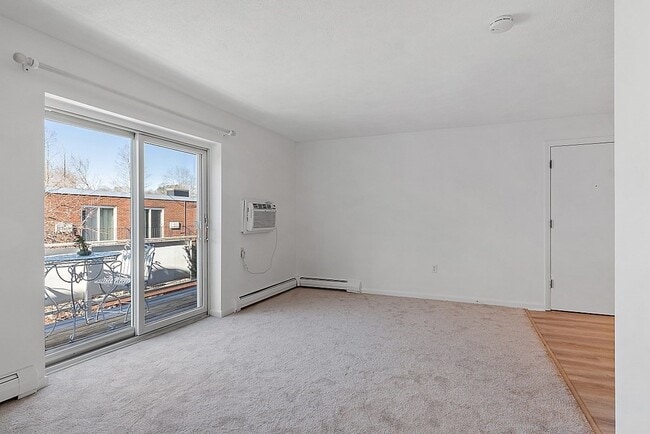 Building Photo - 272 Albion St