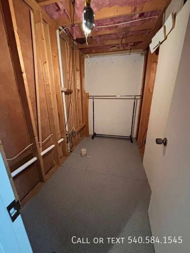 Building Photo - 3776 Kenwick Trail