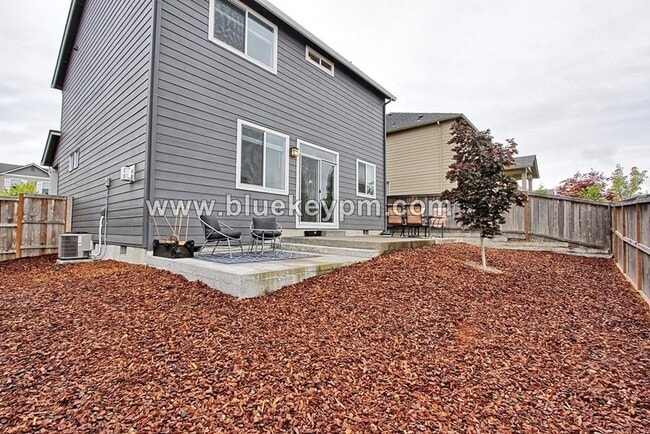 Building Photo - 3 Bed, 2.5 Bath Home in Whipple Creek Vill...