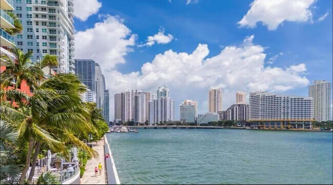 Building Photo - 1200 Brickell Bay Dr