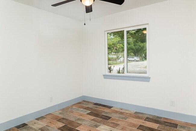 Building Photo - 811 Matchett St