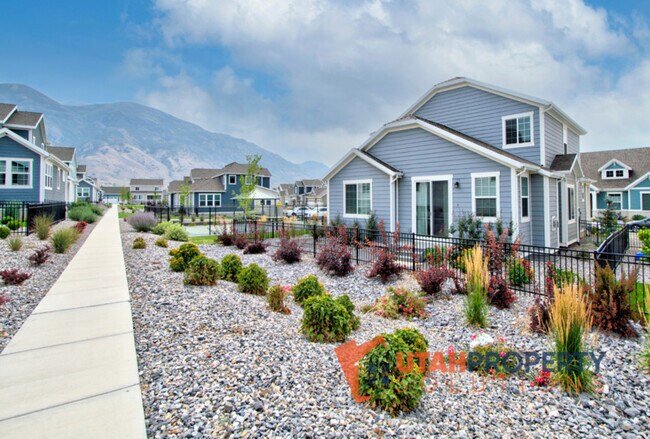 Building Photo - 5002 Evergreen Ln