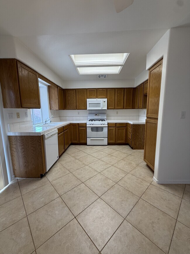 Building Photo - 4942 S Rinaldi Dr