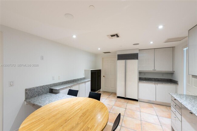 Building Photo - 1643 Brickell Ave