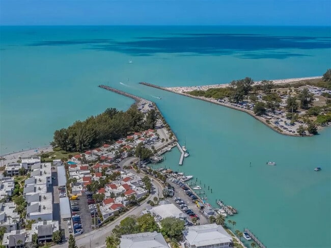 Building Photo - 1585 Tarpon Center Dr