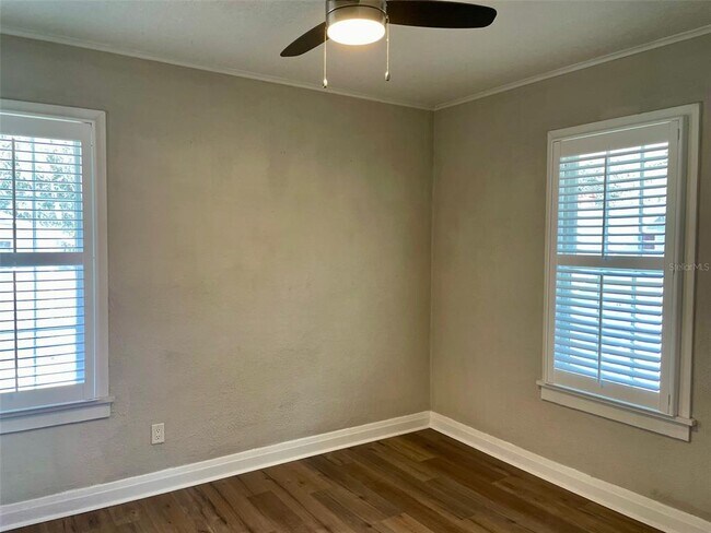 Building Photo - 215 W 16th St