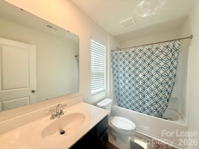 Building Photo - 2834 Oldfield Dr