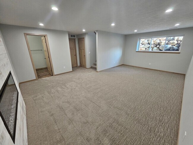 Building Photo - Tunis Drive Townhomes