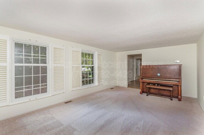 Building Photo - 7690 Middle Valley Dr