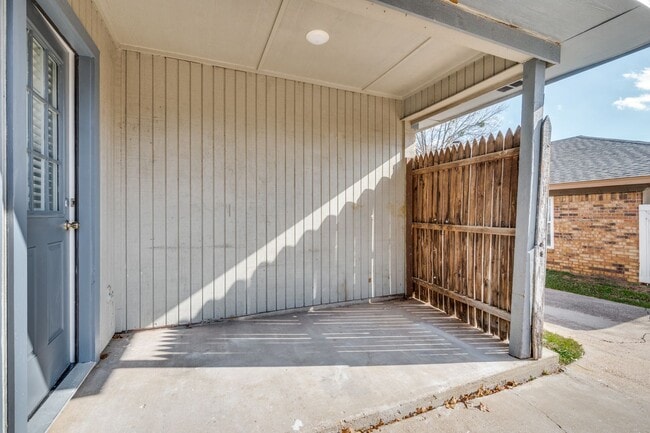 Building Photo - 5304 Wild W Dr